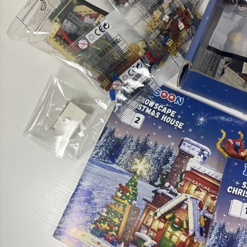 Insoon Snowscape Christmas House Building Bricks 1834 pcs Open Box MOSTLY SEALED